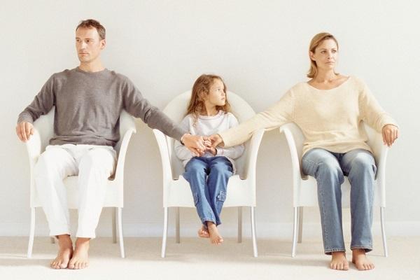 10 moduri vindecătoare de a-ți ajuta copilul să facă față după un divorț devastator