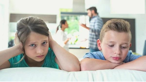 9 lucruri pe care copiii cu părinți divorțați își doresc cu disperare să le știți