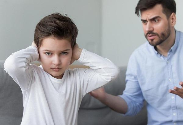 7 sfaturi pentru a face față copiilor care au un comportament sfidător