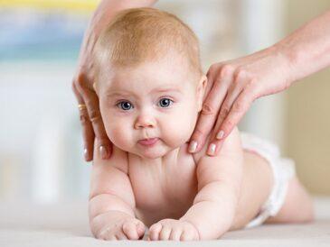 Cele mai bune 5 uleiuri pentru masajul bebelușilor pentru a le întări oasele